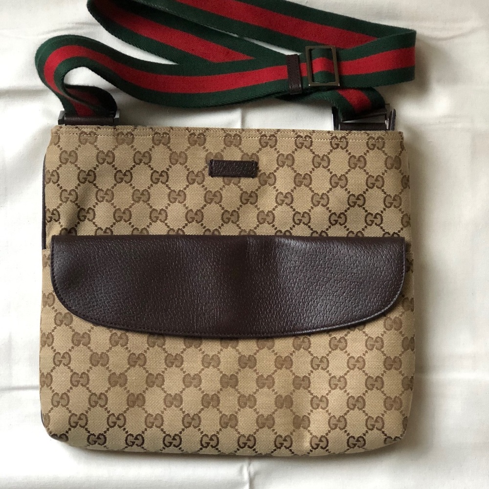 Gucci Canvas & Leather GC Monogram Crossbody 👜